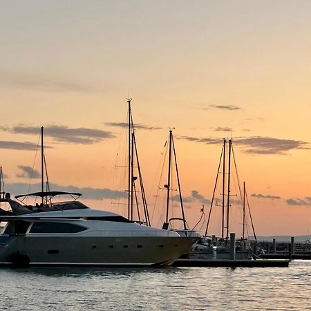 Hotel Motoryacht 21 Avec Equipage Barcellona Esterno foto
