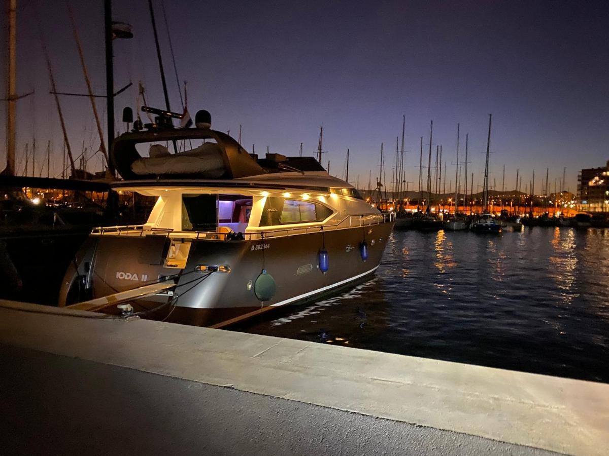 Hotel Motoryacht 21 Avec Equipage Barcellona Esterno foto
