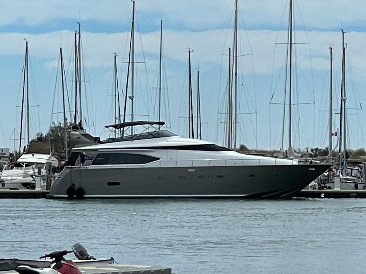Hotel Motoryacht 21 Avec Equipage Barcellona Esterno foto