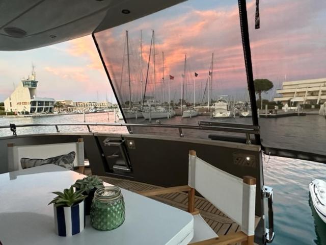 Hotel Motoryacht 21 Avec Equipage Barcellona Esterno foto
