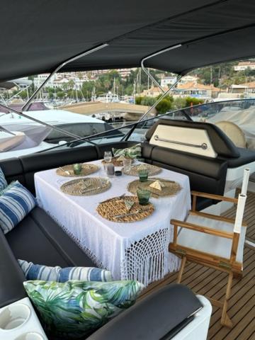 Hotel Motoryacht 21 Avec Equipage Barcellona Esterno foto