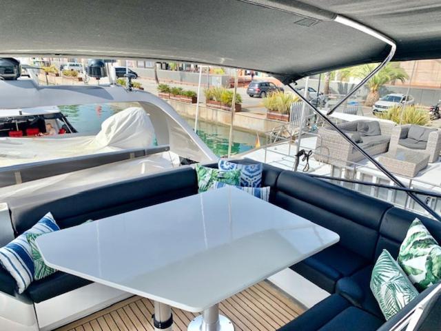 Hotel Motoryacht 21 Avec Equipage Barcellona Esterno foto
