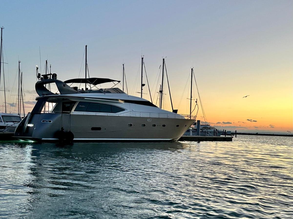 Hotel Motoryacht 21 Avec Equipage Barcellona Esterno foto