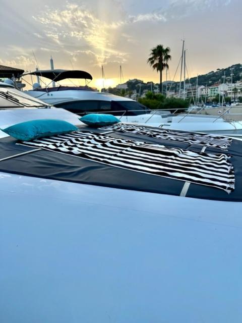 Hotel Motoryacht 21 Avec Equipage Barcellona Esterno foto