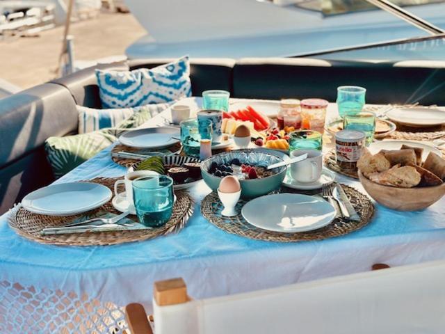 Hotel Motoryacht 21 Avec Equipage Barcellona Esterno foto