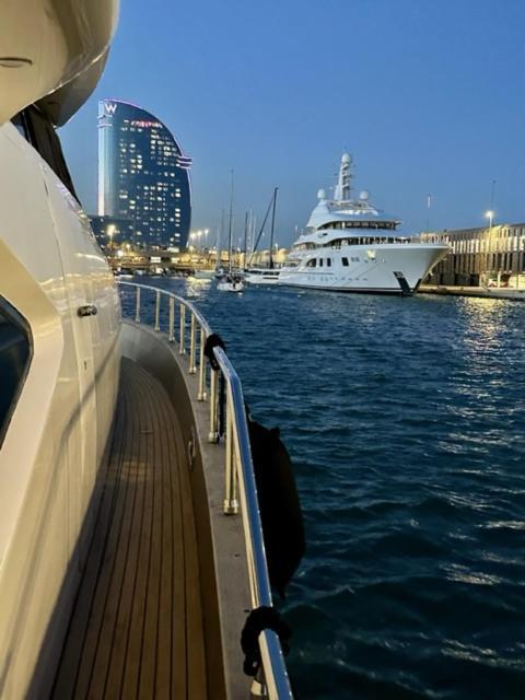 Hotel Motoryacht 21 Avec Equipage Barcellona Esterno foto