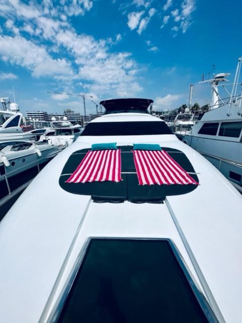 Hotel Motoryacht 21 Avec Equipage Barcellona Esterno foto