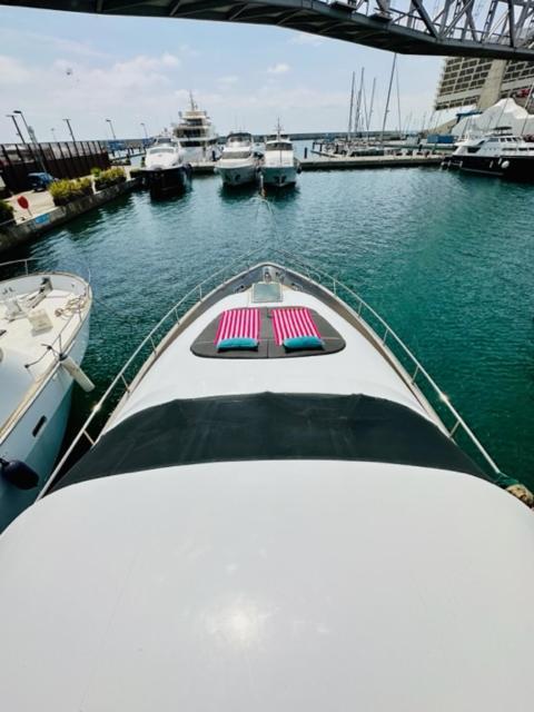 Hotel Motoryacht 21 Avec Equipage Barcellona Esterno foto