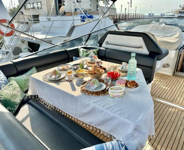 Hotel Motoryacht 21 Avec Equipage Barcellona Esterno foto