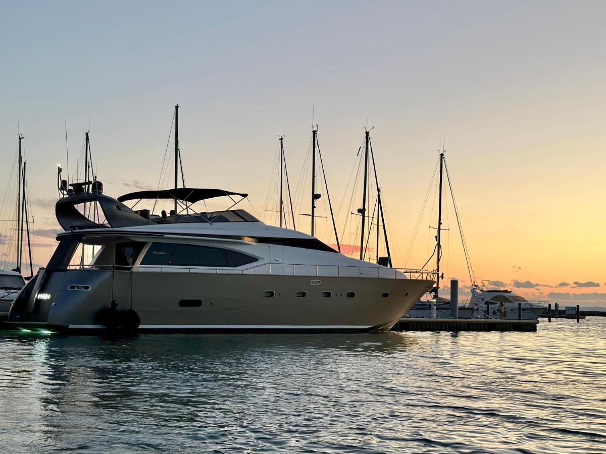 Hotel Motoryacht 21 Avec Equipage Barcellona Esterno foto