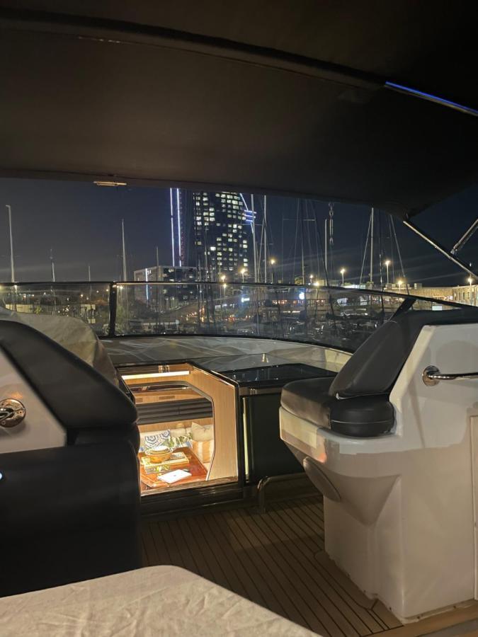Hotel Motoryacht 21 Avec Equipage Barcellona Esterno foto