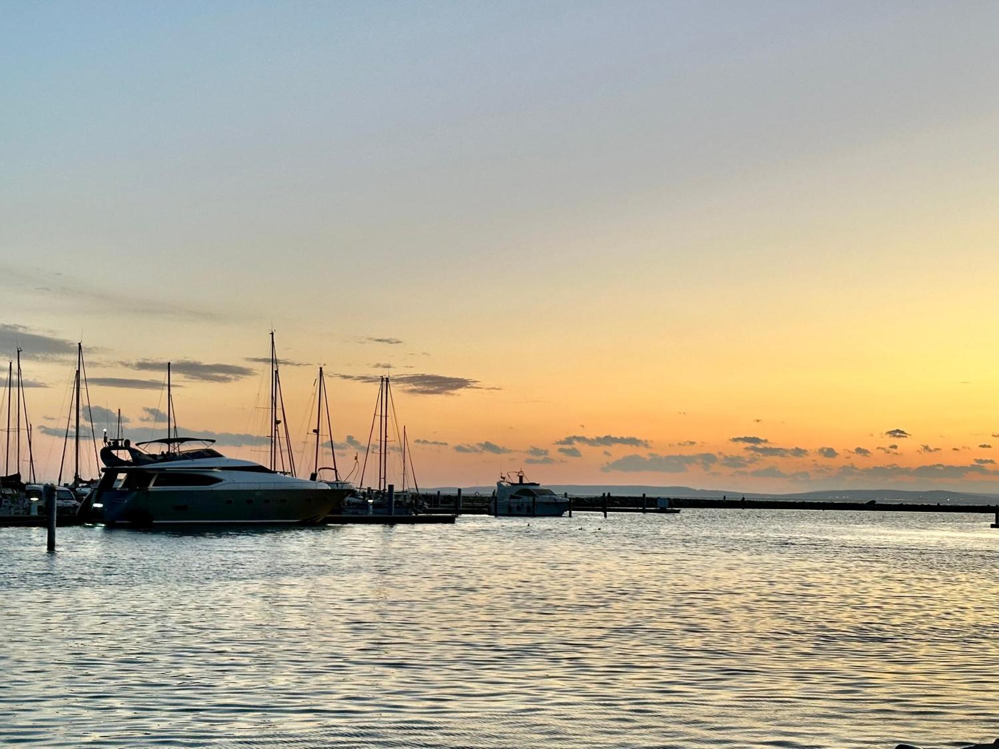 Hotel Motoryacht 21 Avec Equipage Barcellona Esterno foto
