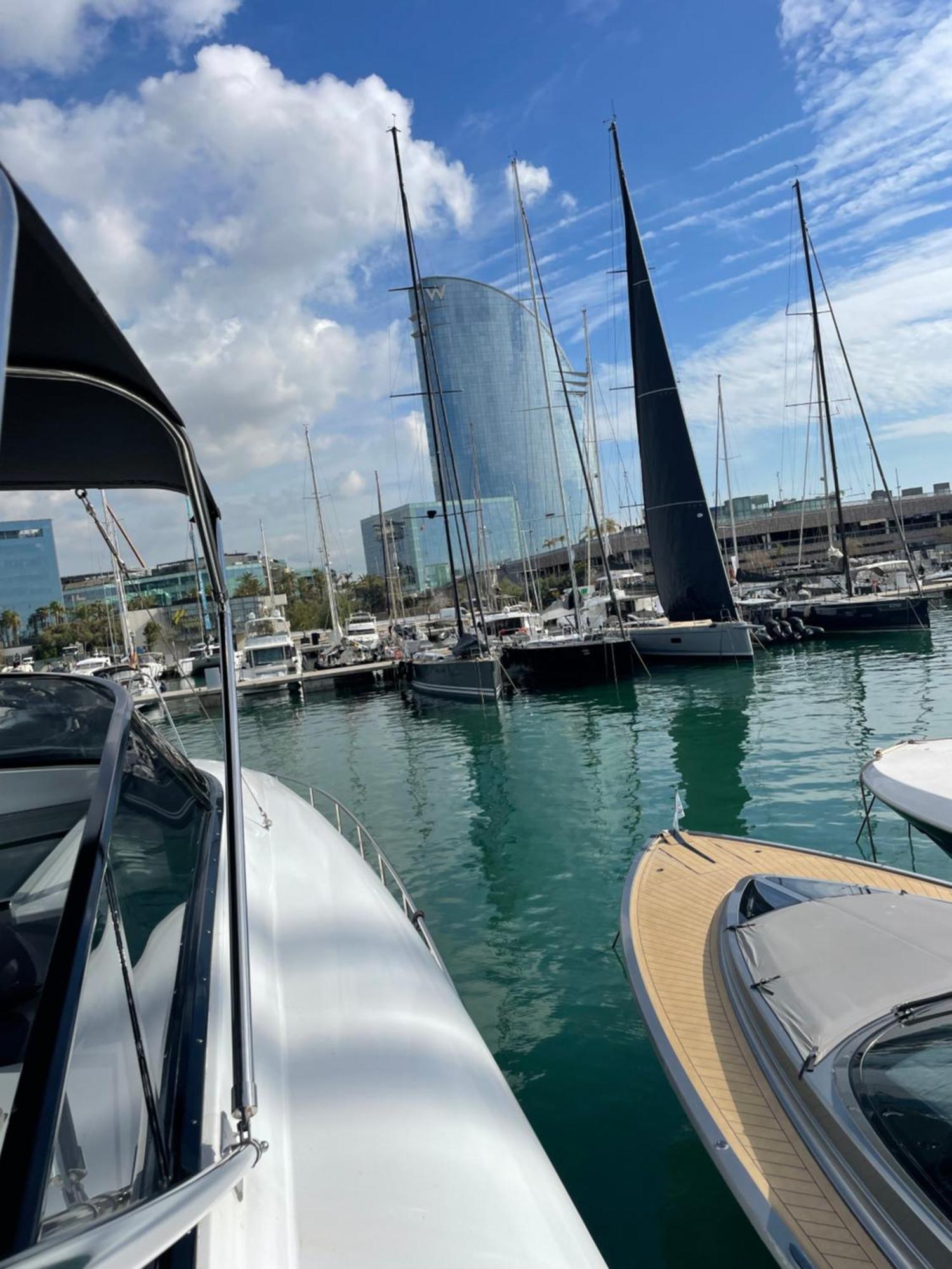 Hotel Motoryacht 21 Avec Equipage Barcellona Esterno foto